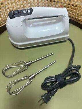 KITCHEN AID 9-Speed Hand Mixer - White